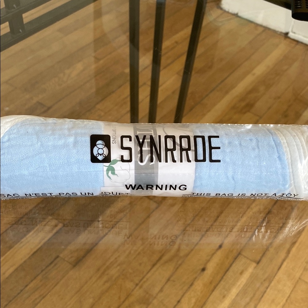 SYNRROE Blue and White Towel